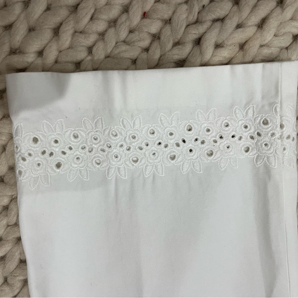 Talbots White Cropped Cotton Capri Pants with Eyelet Hem. Size 6 - Picture 3 of 6